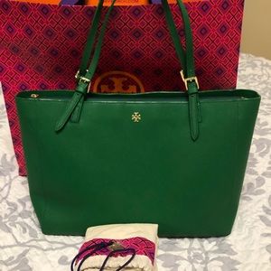 Tory Burch Large York Buckle Tote in Green